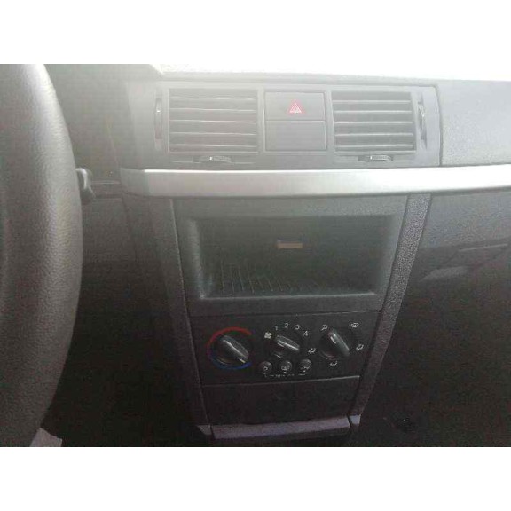 opel meriva del año 2004