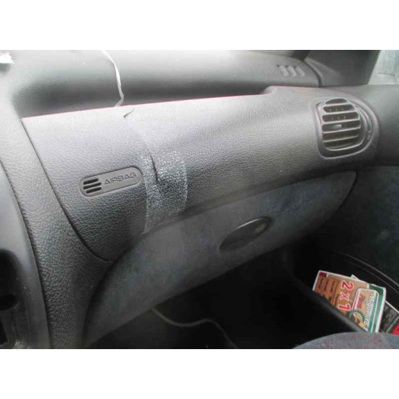 peugeot 206 berlina del año 2000