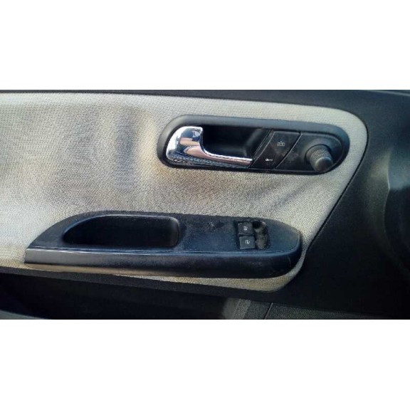 seat ibiza (6l1) del año 2002