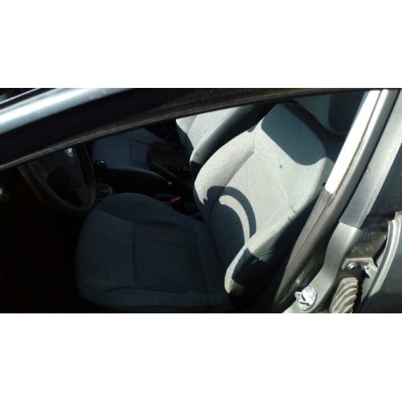 seat ibiza (6l1) del año 2002