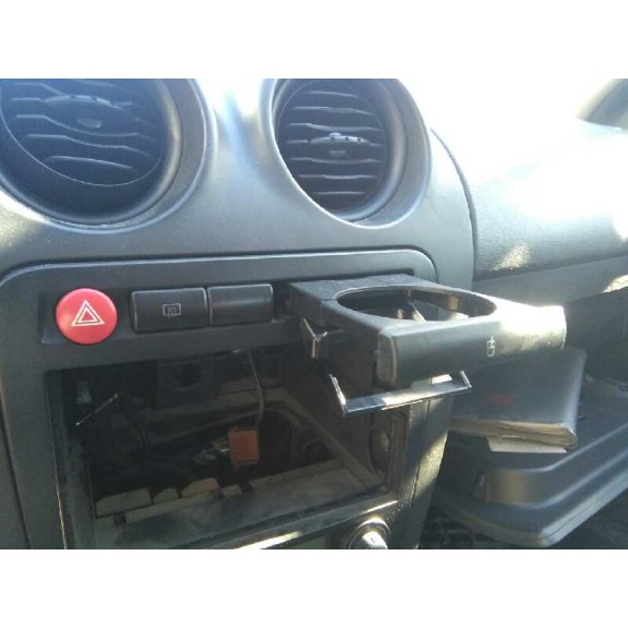 seat ibiza (6l1) del año 2002