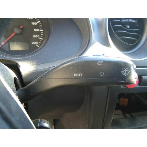seat ibiza (6l1) del año 2002