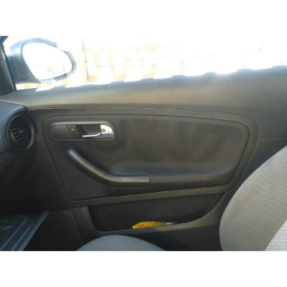 seat ibiza (6l1) del año 2002