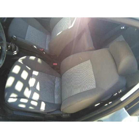 seat ibiza (6l1) del año 2002