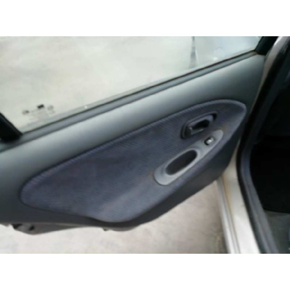 hyundai lantra familiar (rd) del año 2000