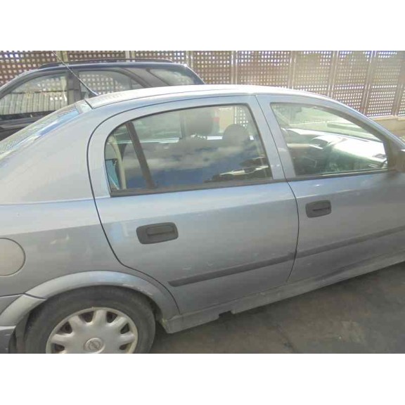 opel astra g berlina del año 2004