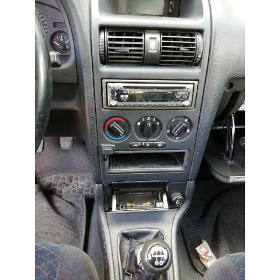 opel astra g berlina del año 2001