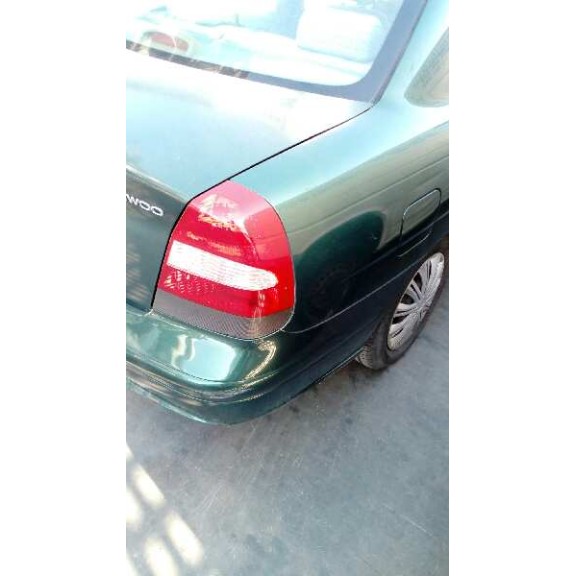 daewoo nubira berlina del año 2001