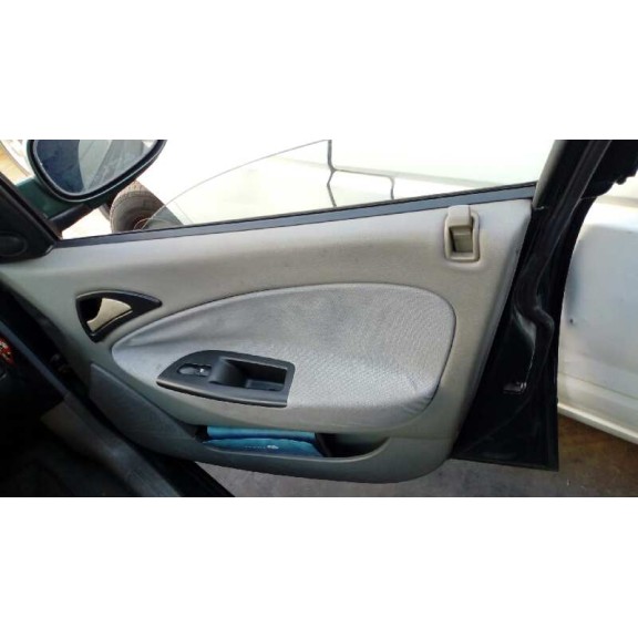 daewoo nubira berlina del año 2001