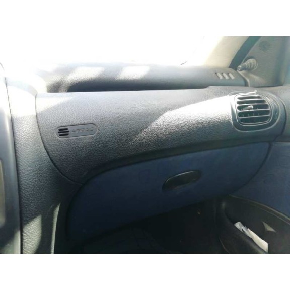 peugeot 206 berlina del año 2002