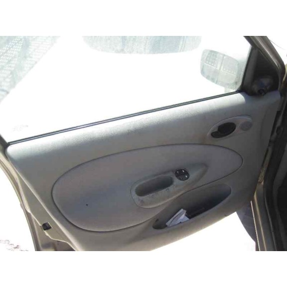 ford fiesta berlina del año 1999