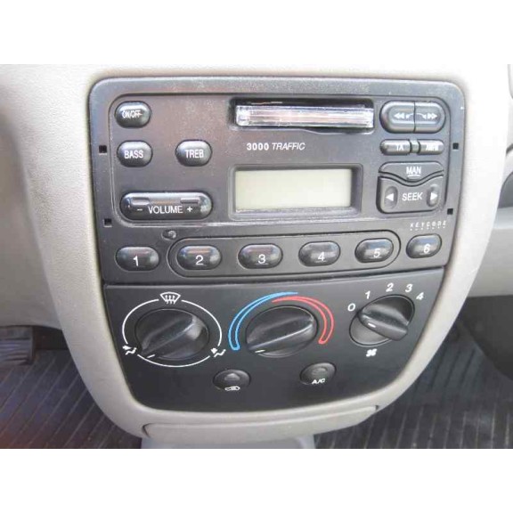 ford fiesta berlina del año 1999