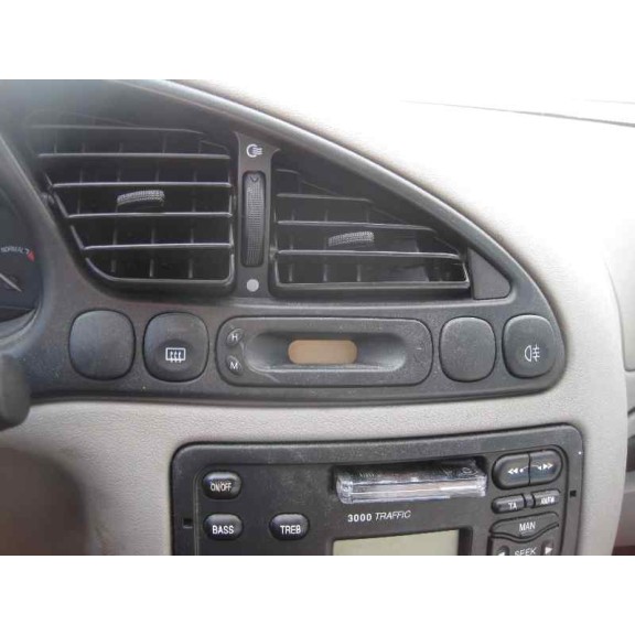 ford fiesta berlina del año 1999