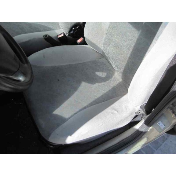 ford fiesta berlina del año 1999