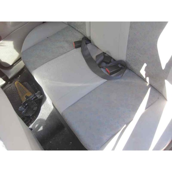 ford fiesta berlina del año 1999