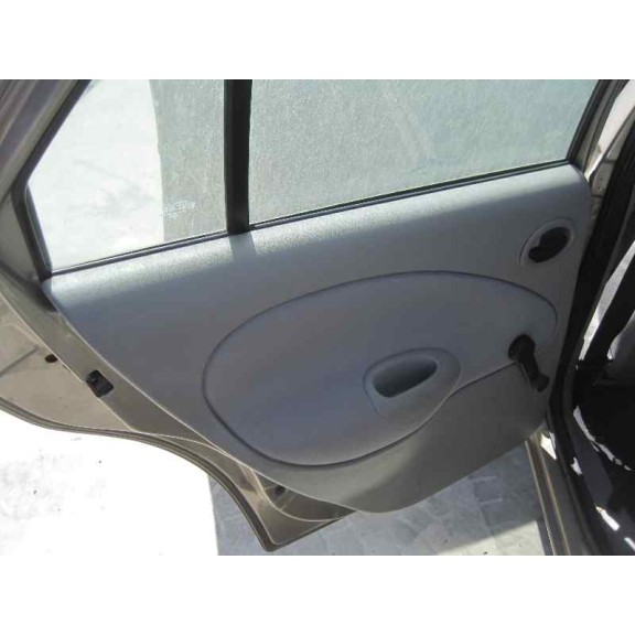 ford fiesta berlina del año 1999