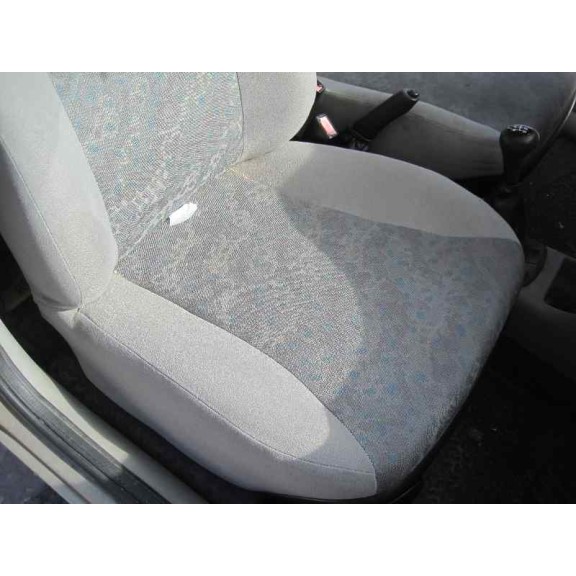 ford fiesta berlina del año 1999