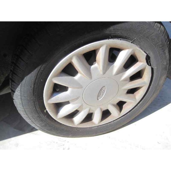 ford fiesta berlina del año 1999