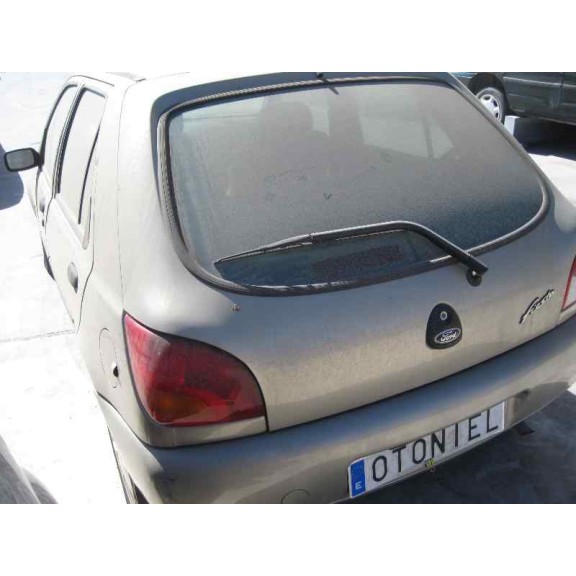 ford fiesta berlina del año 1999