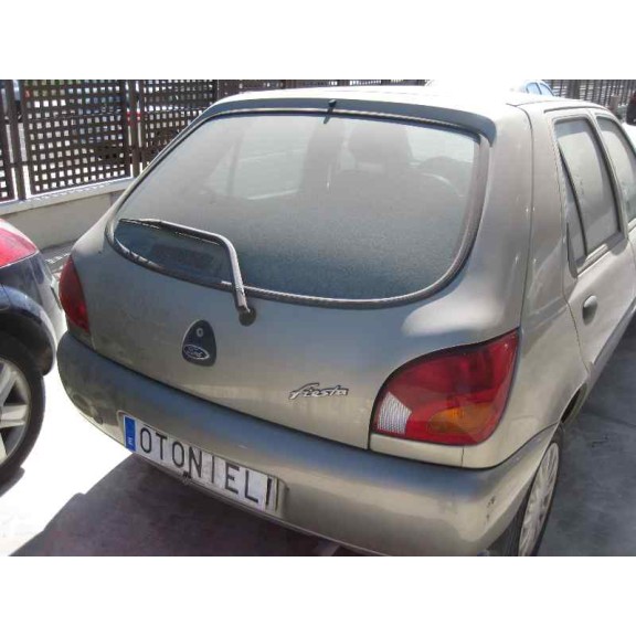 ford fiesta berlina del año 1999