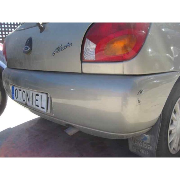 ford fiesta berlina del año 1999