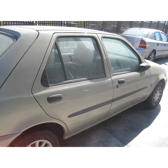 ford fiesta berlina del año 1999