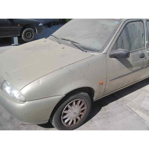 ford fiesta berlina del año 1999