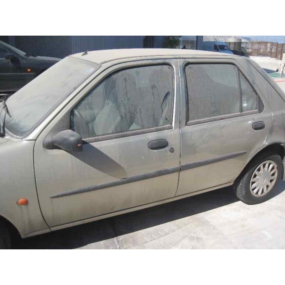 ford fiesta berlina del año 1999