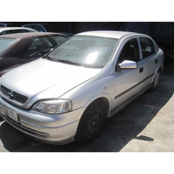 opel astra g berlina del año 2000
