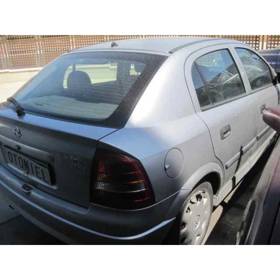 opel astra g berlina del año 2000