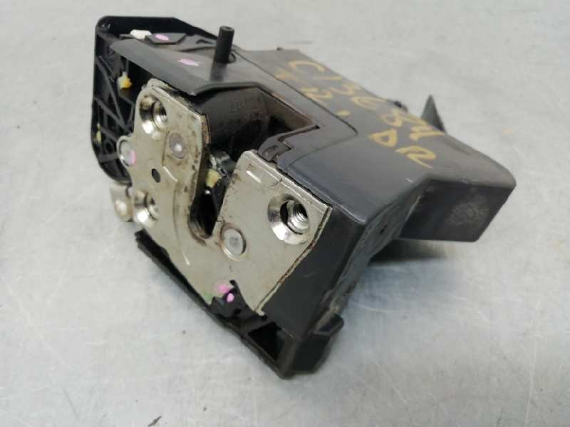 Recambio de cerradura puerta trasera derecha para dacia sandero stepway referencia OEM IAM 825022281R  2 PINS