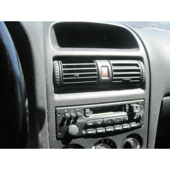 opel astra g berlina del año 2000