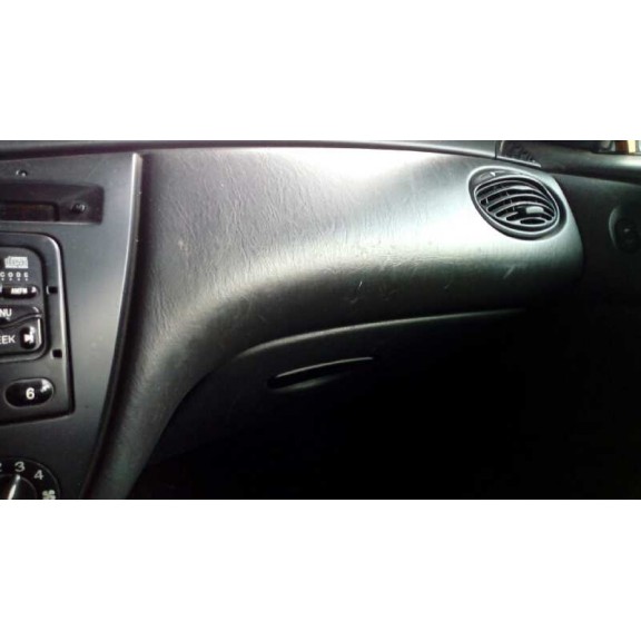 ford focus berlina (cak) del año 2000