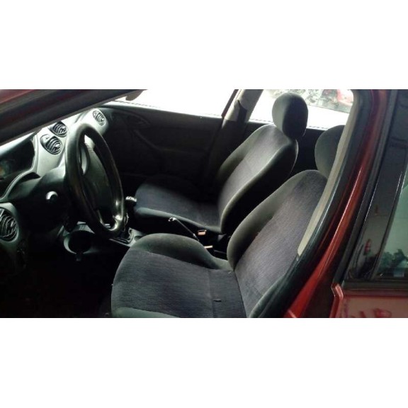 ford focus berlina (cak) del año 2000