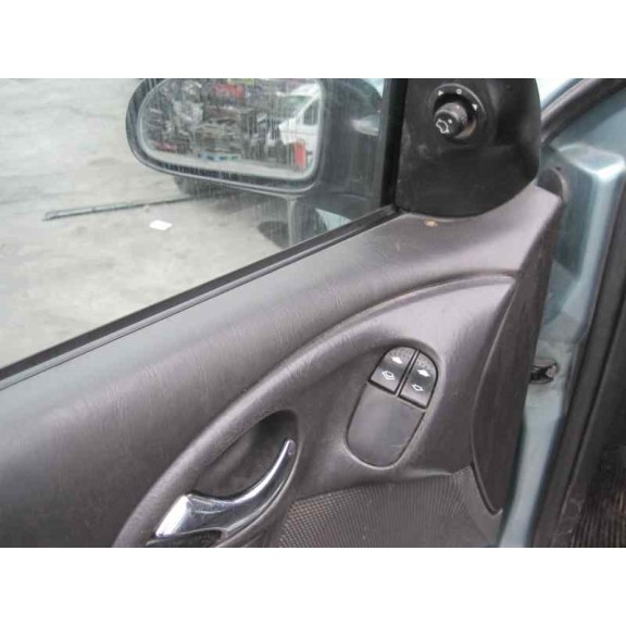 ford focus berlina (cak) del año 2000