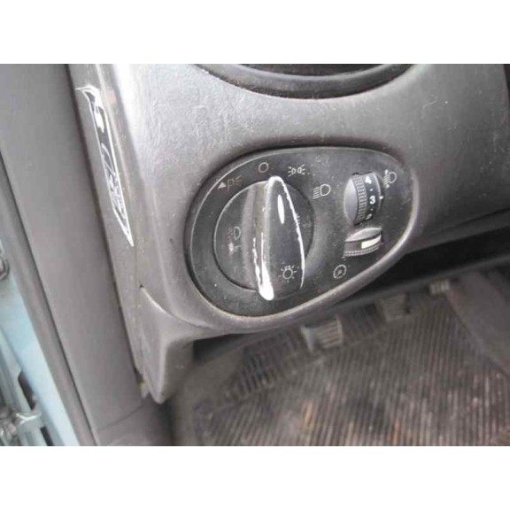 ford focus berlina (cak) del año 2000