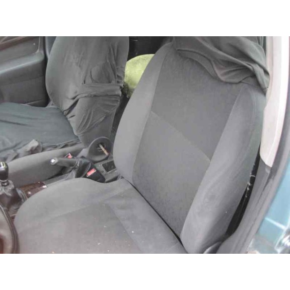 ford focus berlina (cak) del año 2000