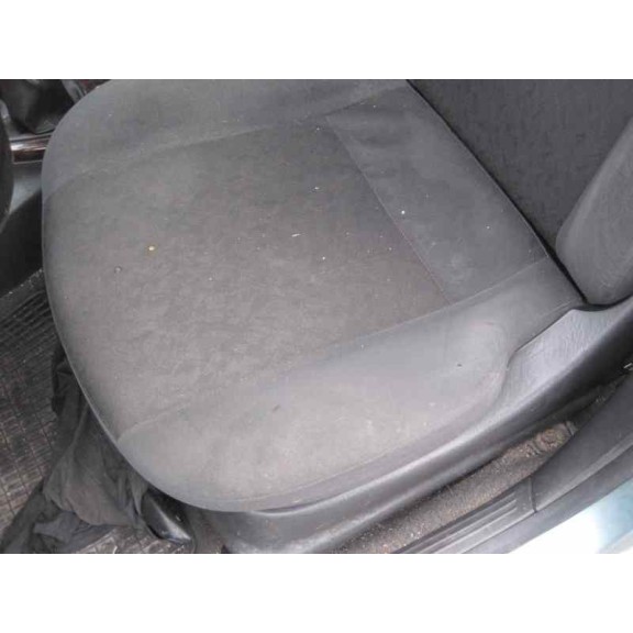 ford focus berlina (cak) del año 2000