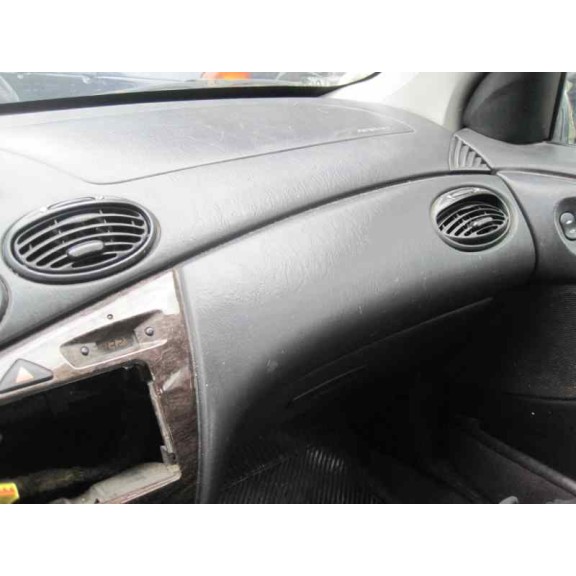 ford focus berlina (cak) del año 2000