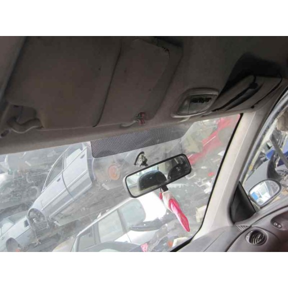 ford focus berlina (cak) del año 2000