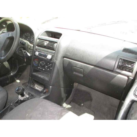 opel astra g berlina del año 2002