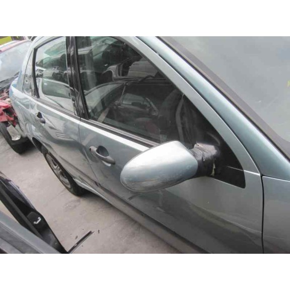 ford focus berlina (cak) del año 2000