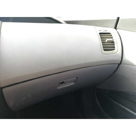 nissan primera berlina (p12) del año 2002