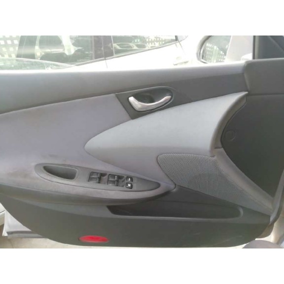 nissan primera berlina (p12) del año 2002