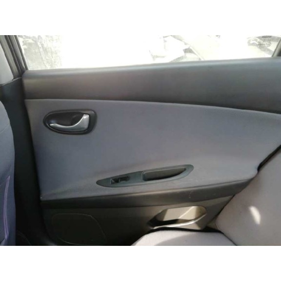 nissan primera berlina (p12) del año 2002