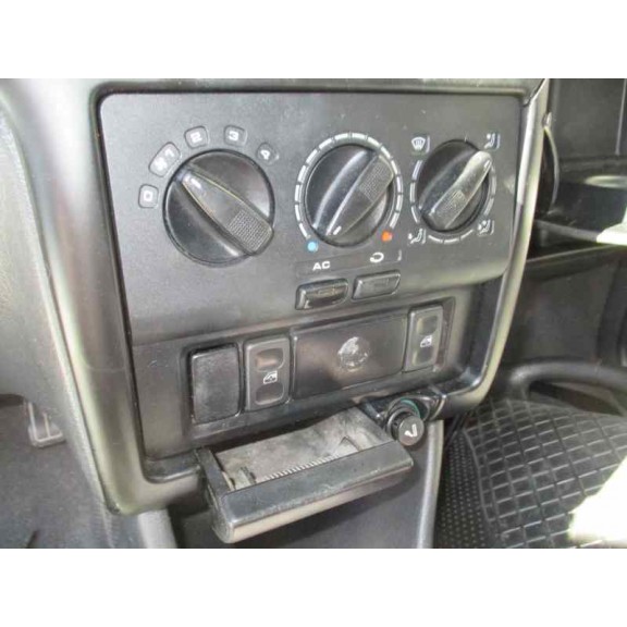 volkswagen polo berlina (6n1) del año 1996