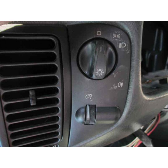 volkswagen polo berlina (6n1) del año 1996