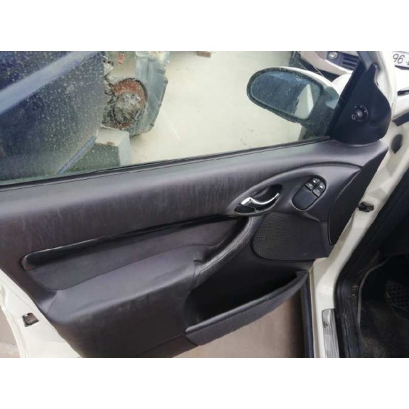 ford focus berlina (cak) del año 2001