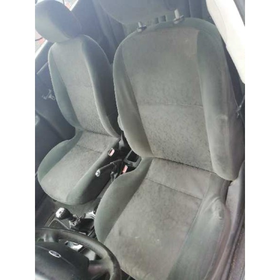 ford focus berlina (cak) del año 2001