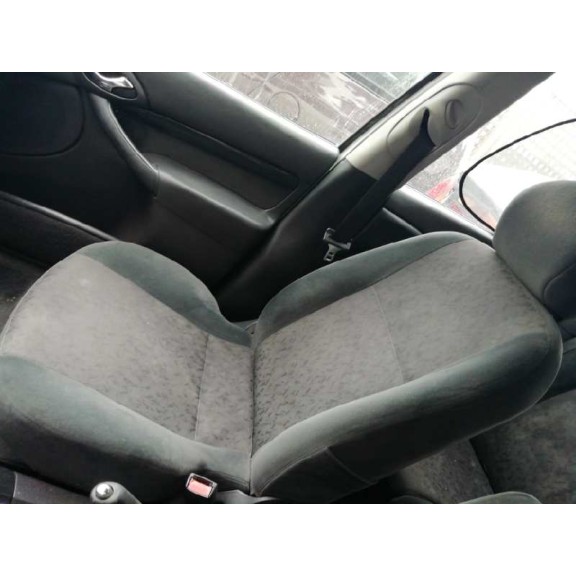 ford focus berlina (cak) del año 2001